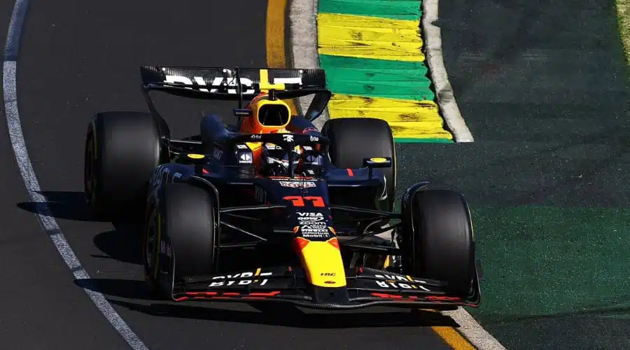 Sergio “Checo” Pérez en su carro en la Fórmula 1 en Australia