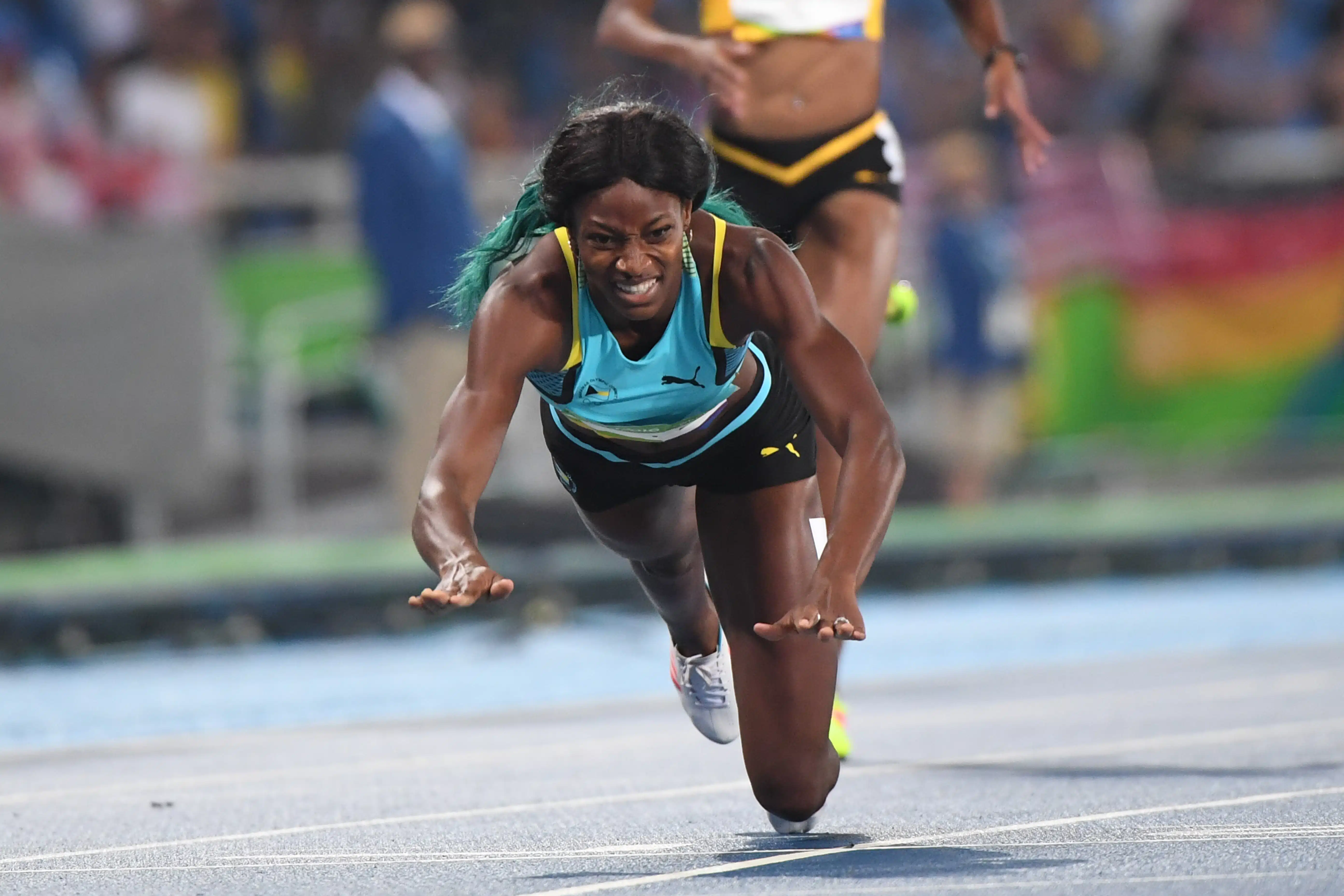 ¡Hazaña histórica! Así fue la palomita que llevó a Shaunae Miller-Uibo ...