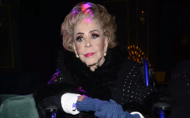 Silvia Pinal deberá continuar hospitalizada