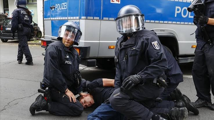 Soldado asesina a cuatro personas en Alemania; hay un niño entre las víctimas
