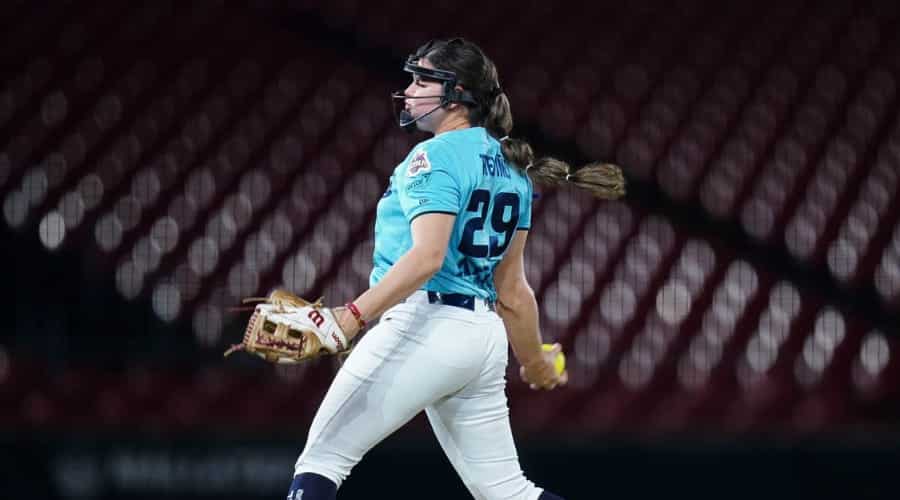 Sultanes de Monterrey venció a Charros Softbol en Serie de la Reina.