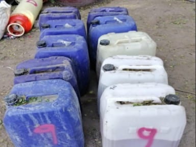 Tambos encontrados en un Narcolaboratorio en Badiraguato, Sinaloa