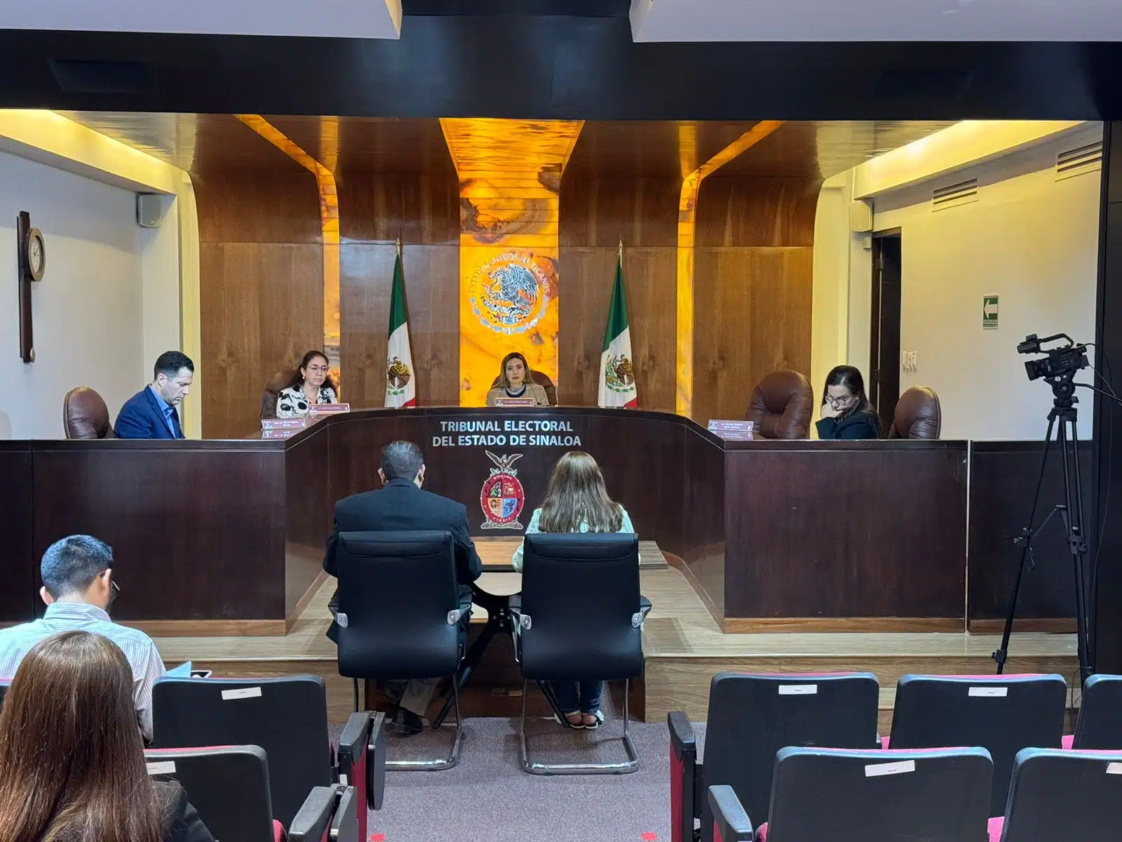El Tribunal Estatal Electoral emitió sentencia determinando la inexistencia de las infracciones atribuidas al gobernador.