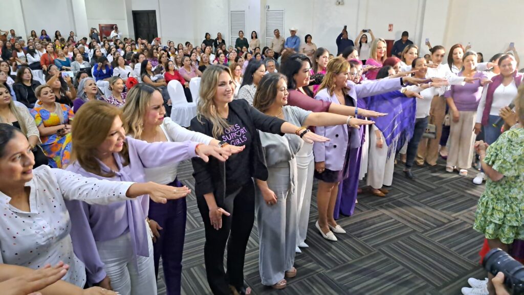 Mujeres sinaloenses se suman al proyecto "Por ella, por todas"