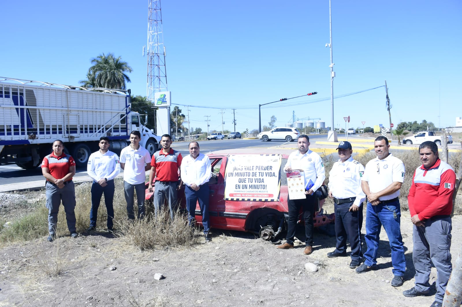 Trabajadores y voluntarios de Protección Civil de Salvador Alvarado