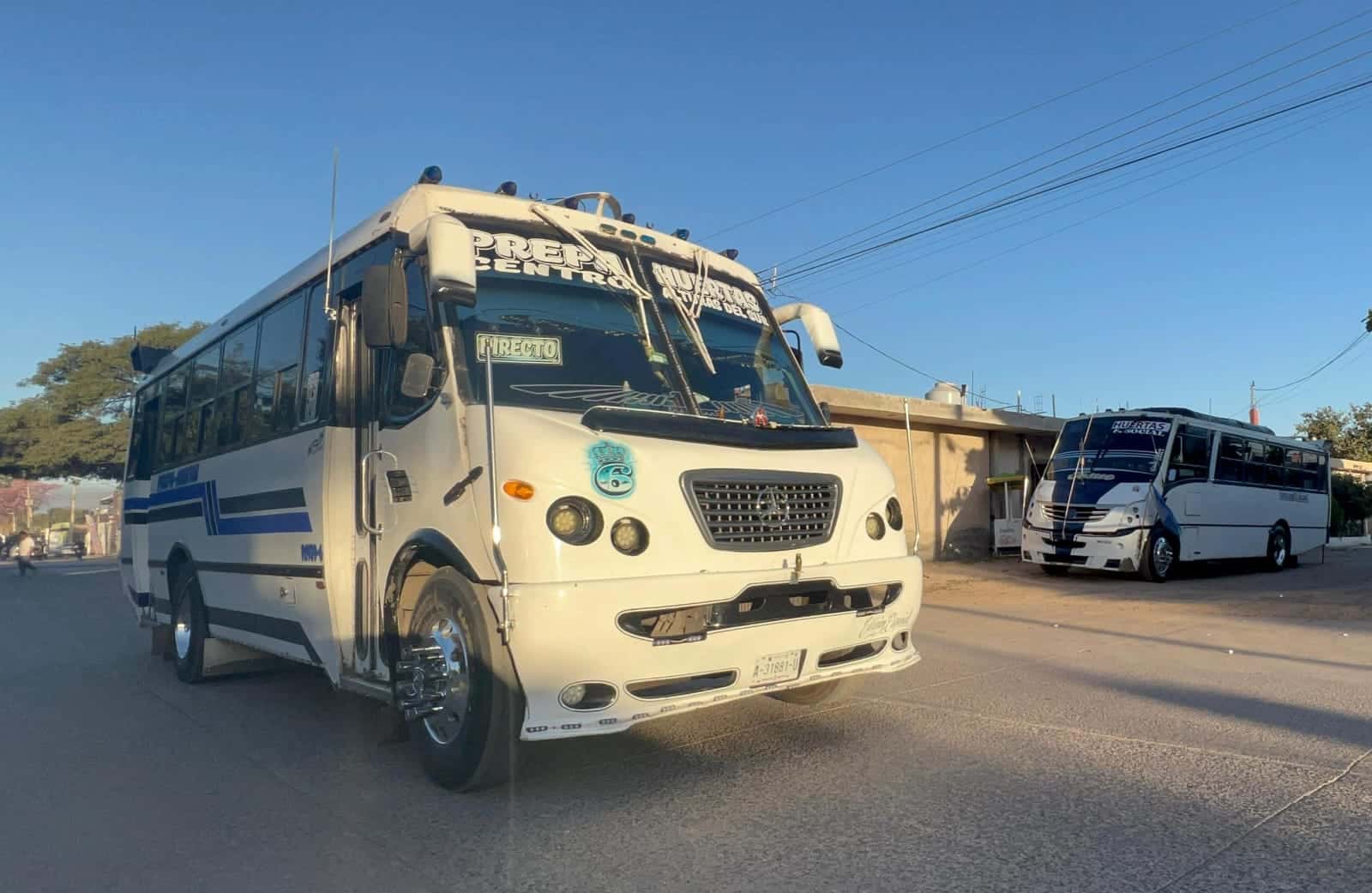 Camión urbano en calles de Culiacán
