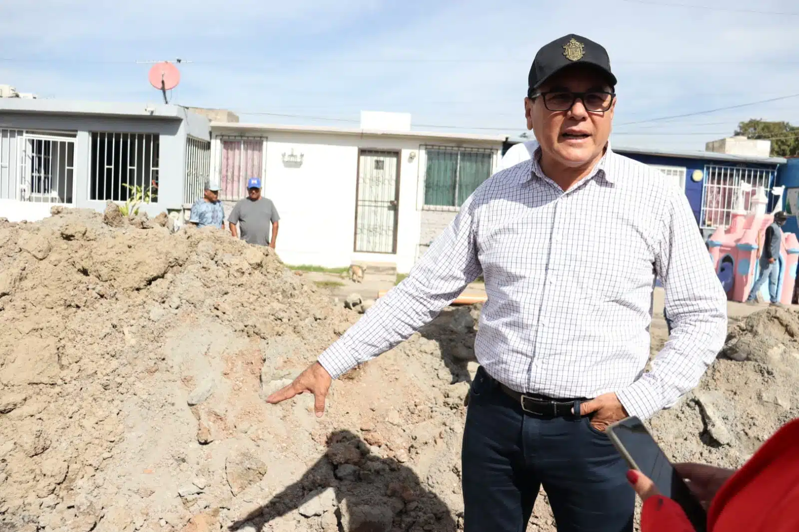 El alcalde Édgar González Zatarain realizó un recorrido de supervisión de obras.