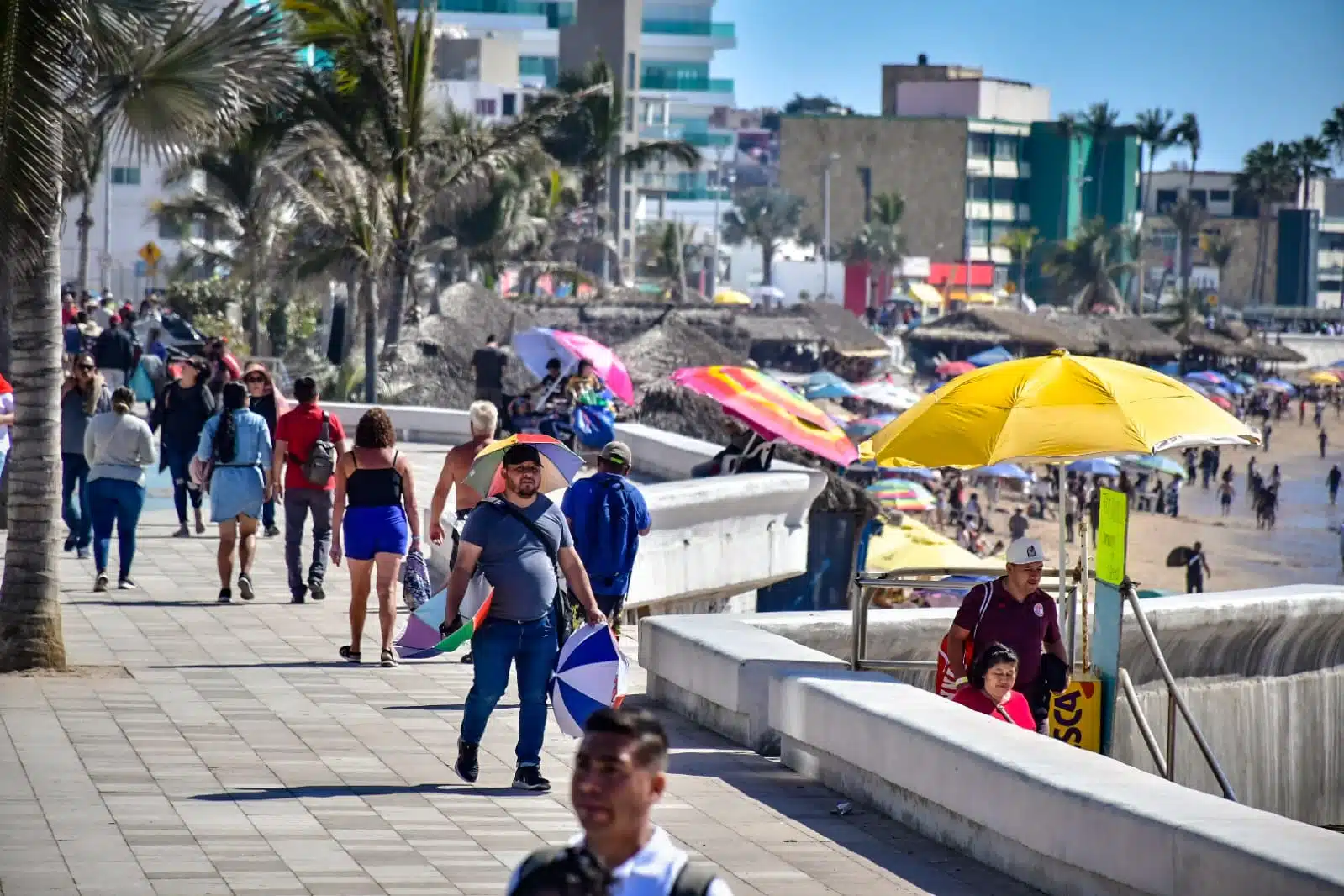 Turismo local y extranjero en Mazatlán