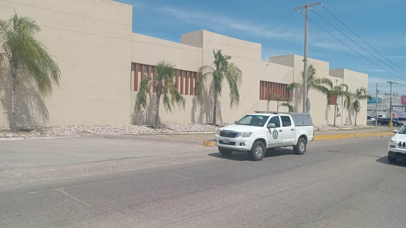 Camioneta de FGE