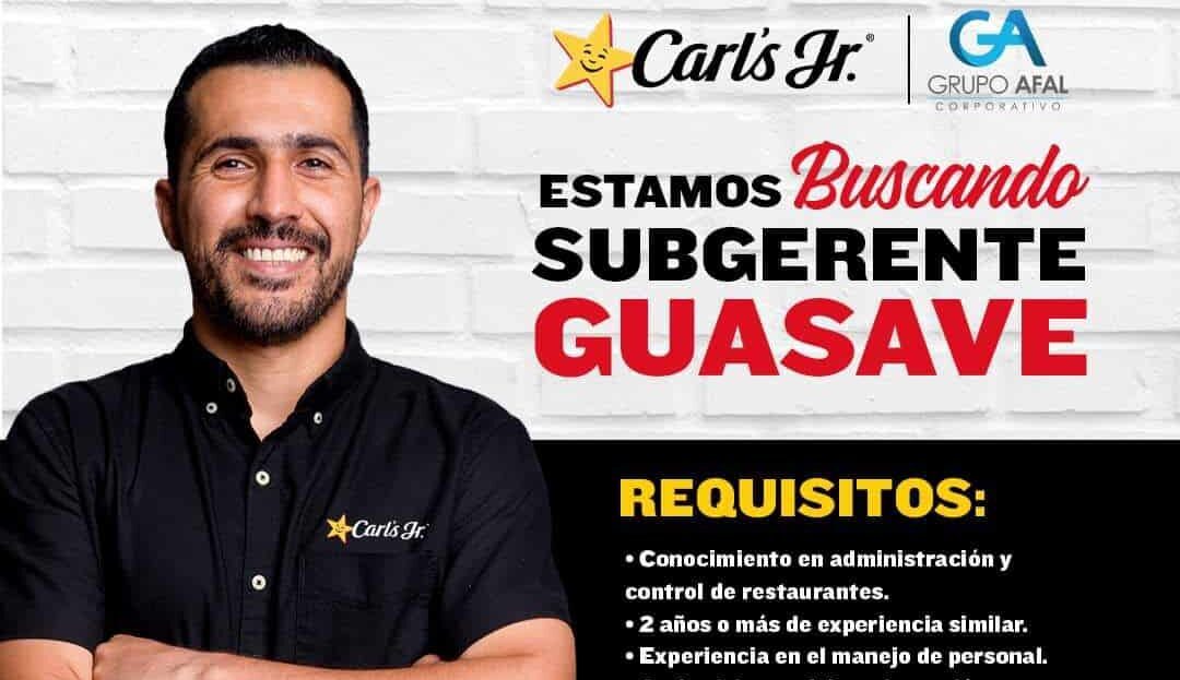 Hombre cruzado de brazos en una imagen que anuncia vacante en Carl's Jr., Guasave