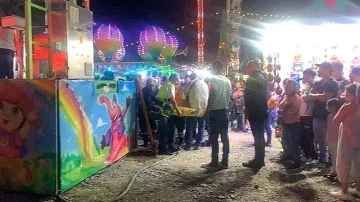 Varios heridos tras desplome de juego mecánico en la Huasteca Potosina