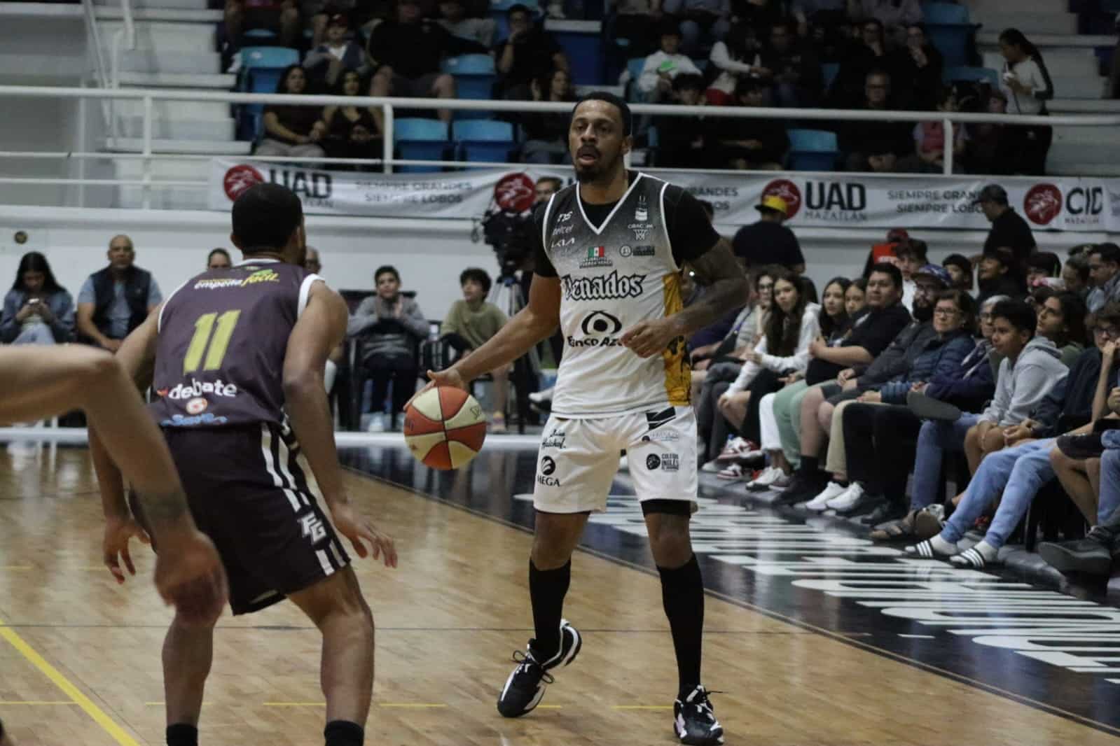 Jugadores de Venados Mazatlán y Frayles Guasave de la Cibacopa