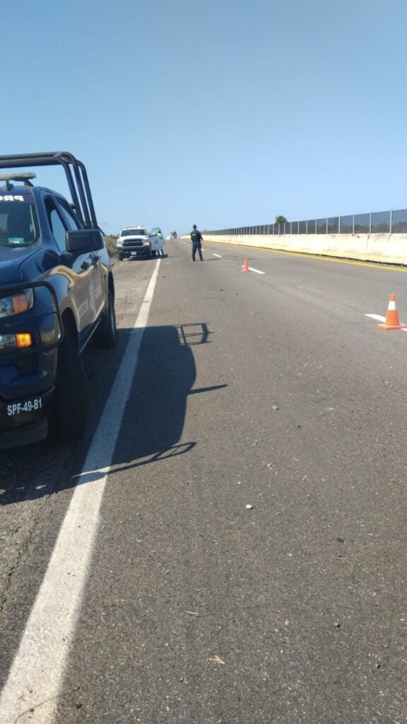 El accidente ocurrió en la autopista cerca de Estación Dimas, San Ignacio.