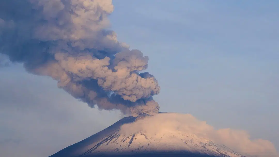 Ceniza del volcán Popocatépetl afecta al menos 17 municipios de Puebla