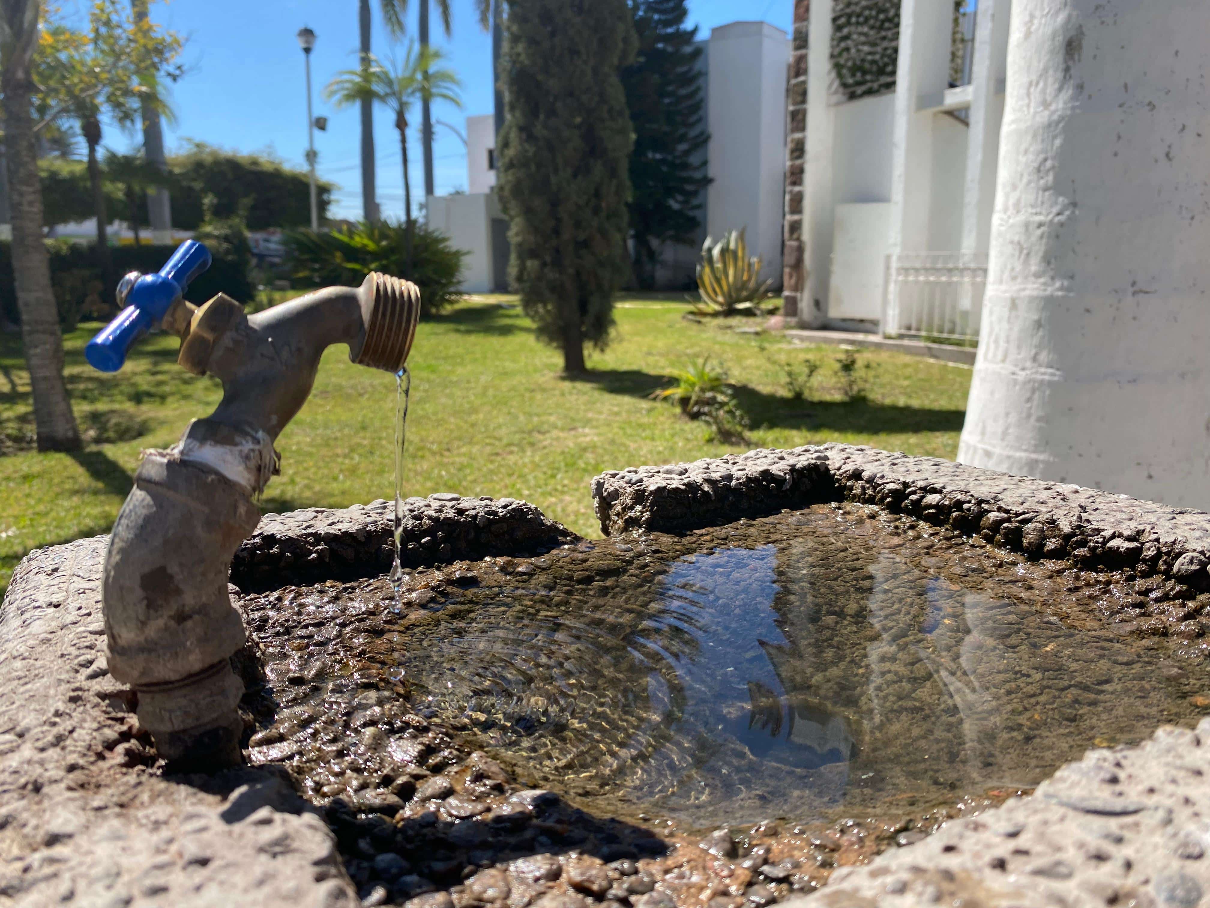 llave con agua de Japama