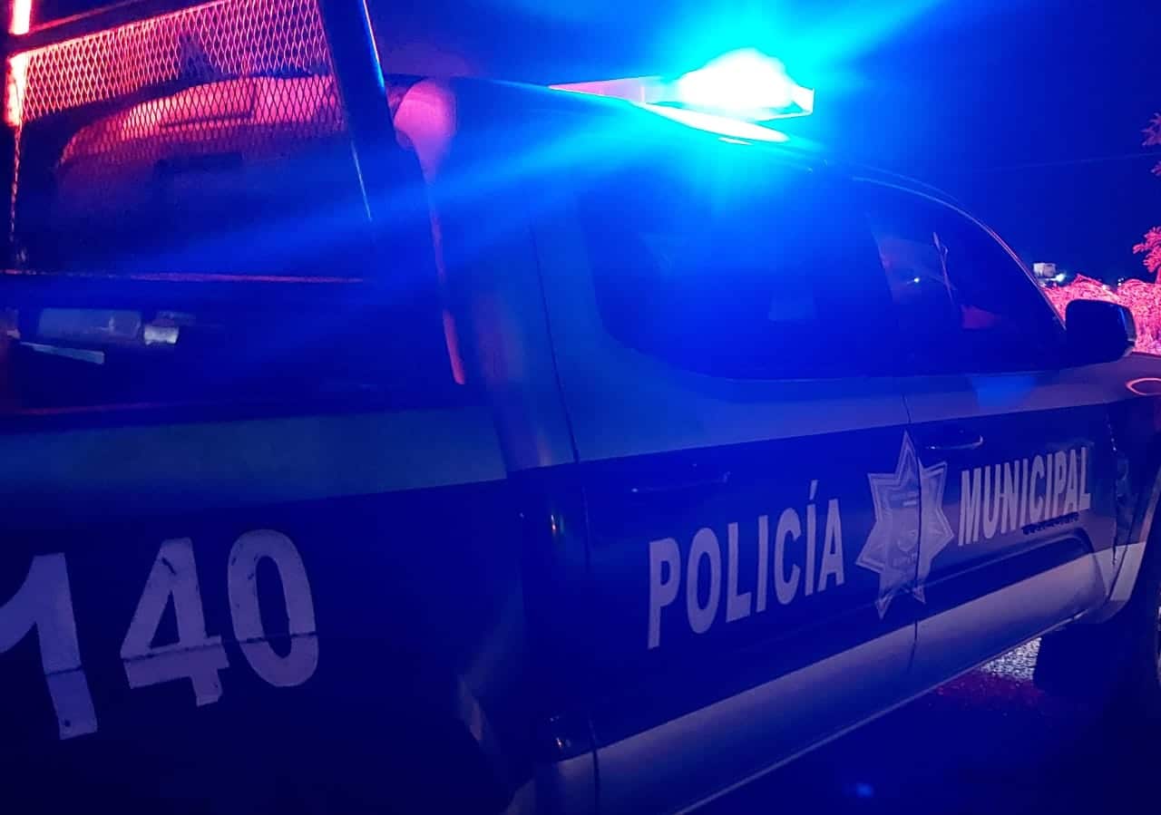 Sirenas prendidas de patulla de la policía municipal