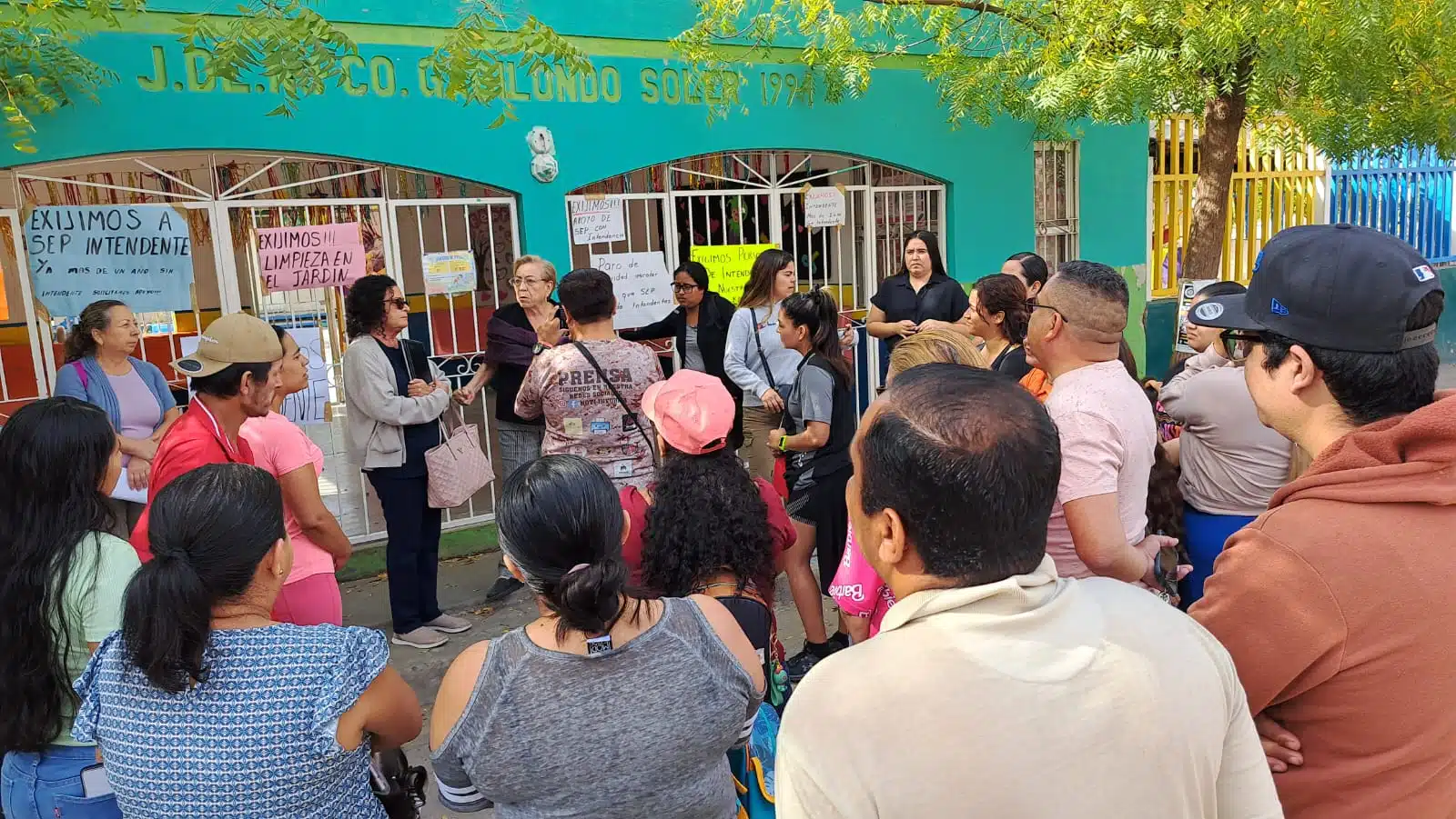 Padres en manifestación