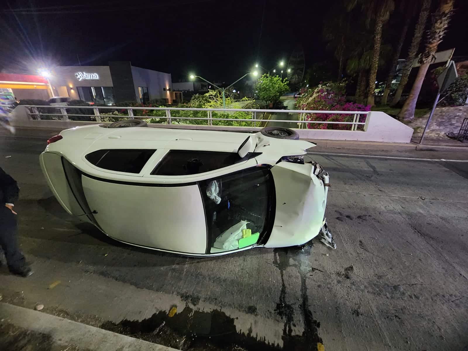 Carro volcado en culiacán
