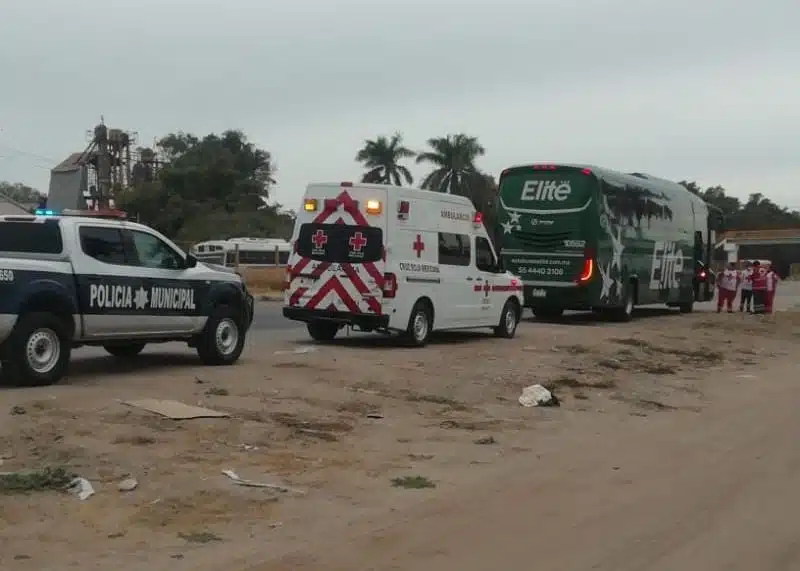 HOmbre en el interior de autobús 