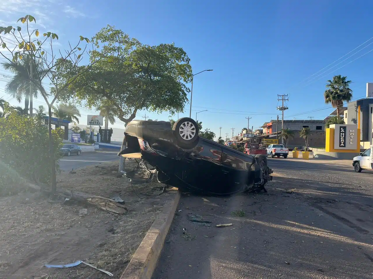 Carro volcado en culiacán