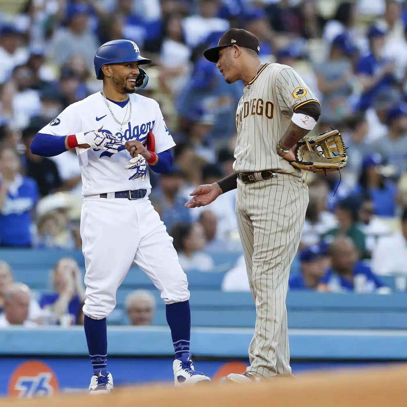 Beisbolistas en juego de beisbol