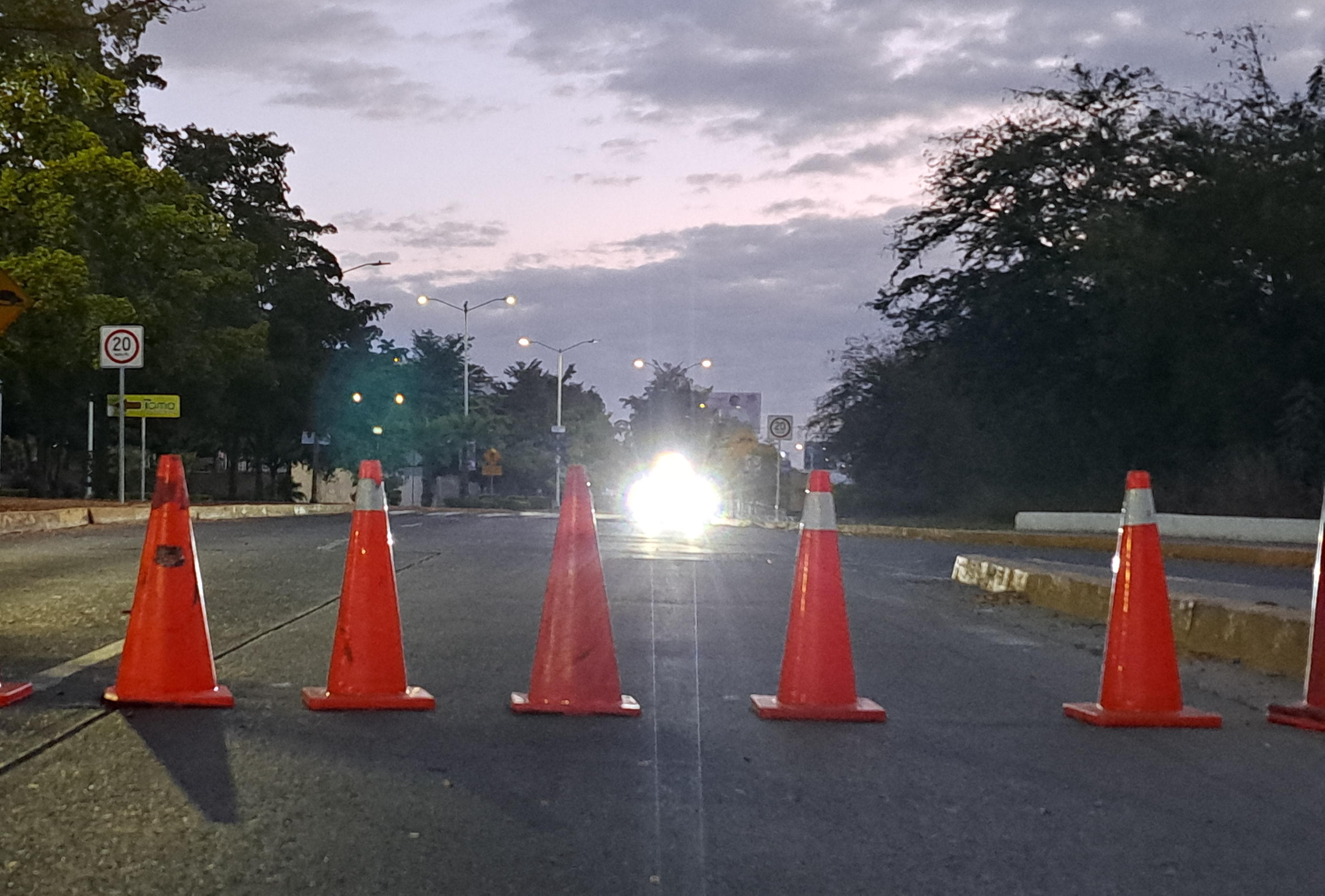 Cono de precaución en el Malecón