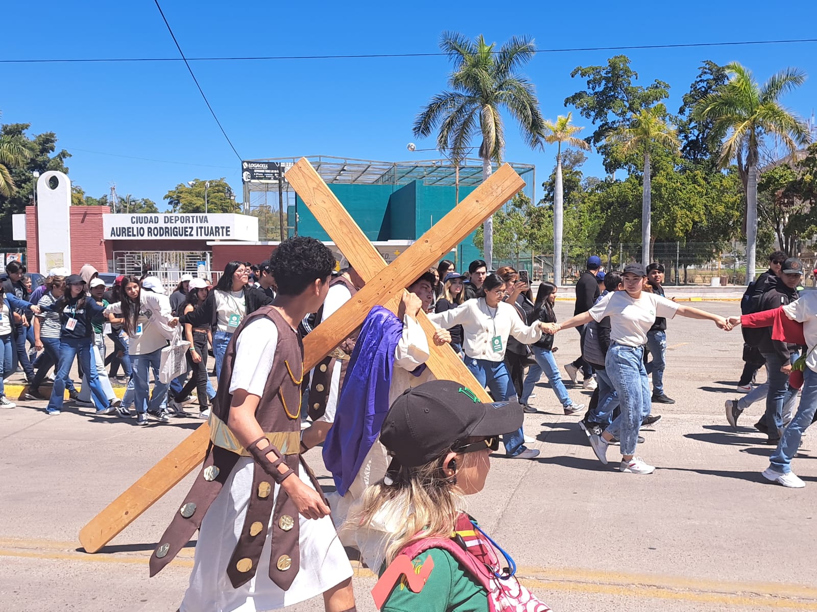Jesús con la cruz a cuesta