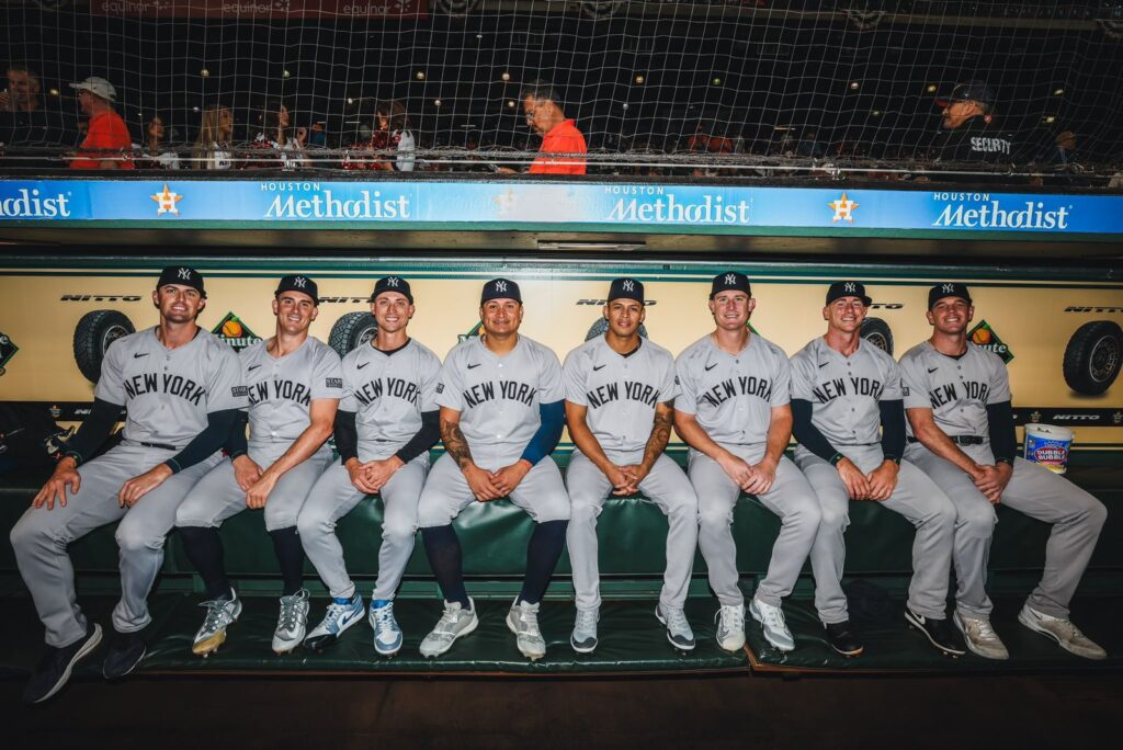 Jugadores de los Yankees de Nueva York sentados