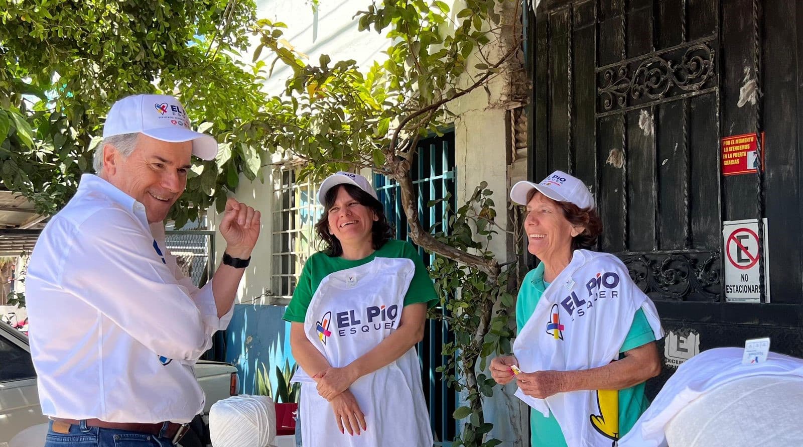Sergio “Pío” Esquer Peiro durante su recorrido en la colonia Bachigualato