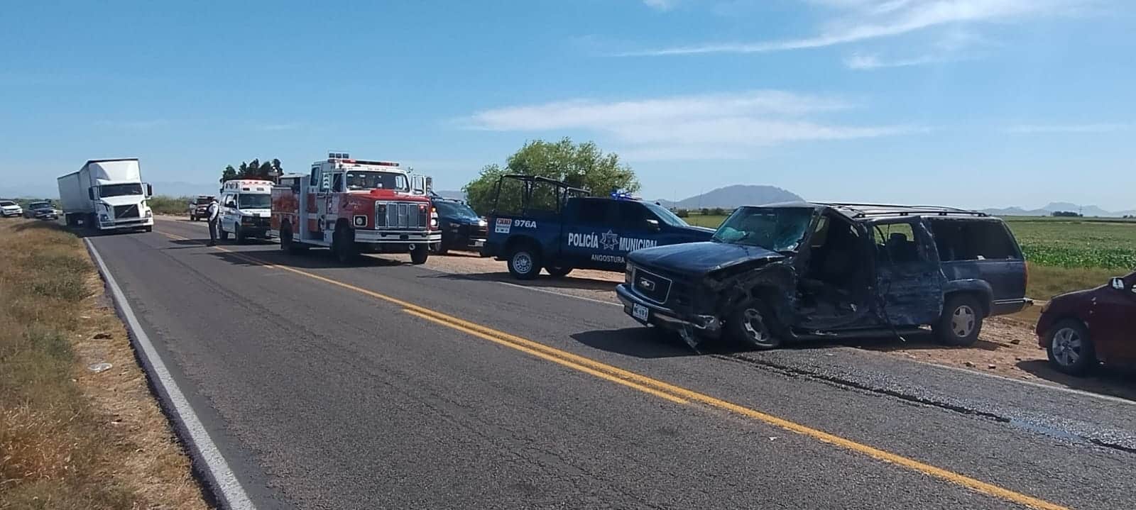 Camioneta marca Chevrolet, tipo Suburban