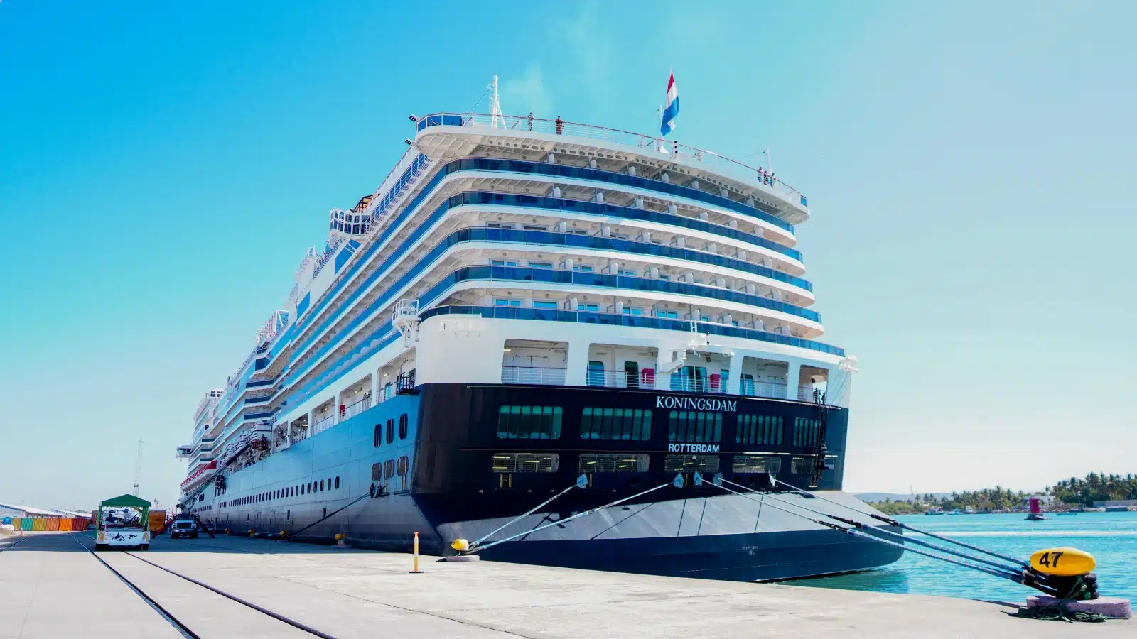 Crucero turístico “Koningsdam” en el puerto de Mazatlán