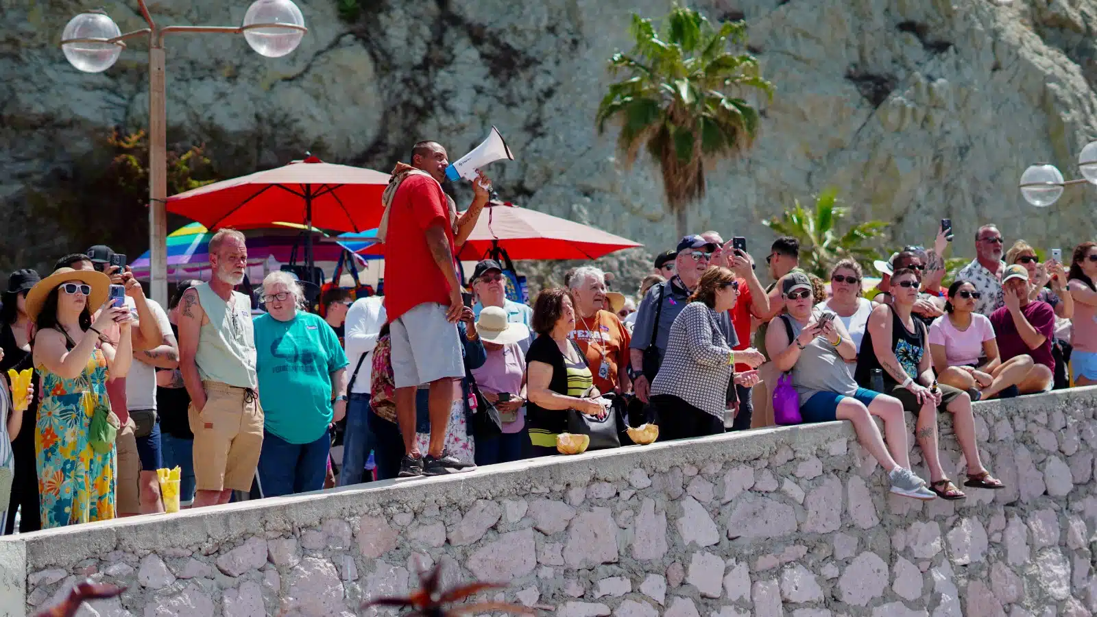 Turistas que abordaron el crucero “Koningsdam” disfrutando de Mazatlán en su parada