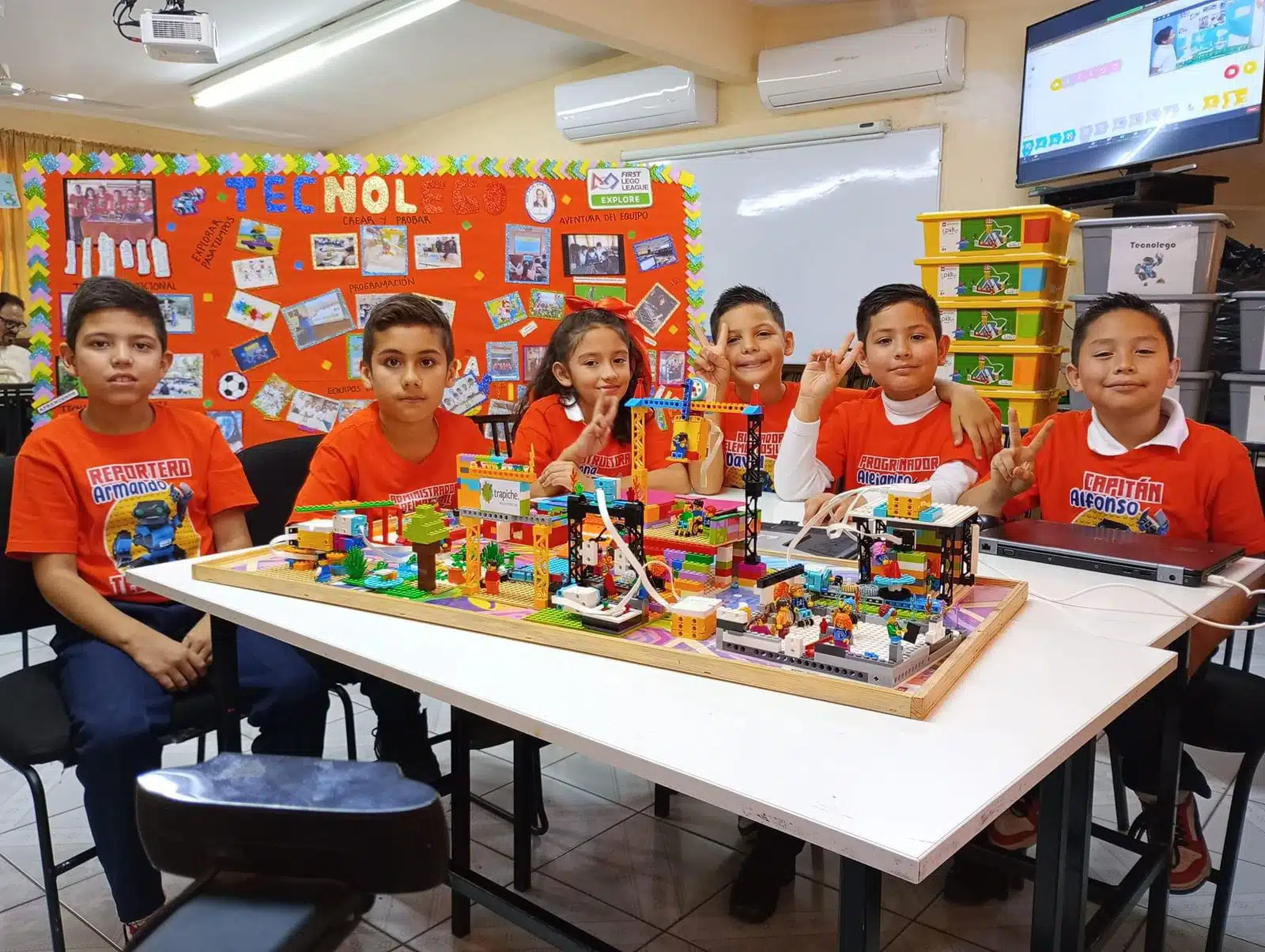 Alumnos de cuarto grado de la escuela primaria “Constitución Mexicana”