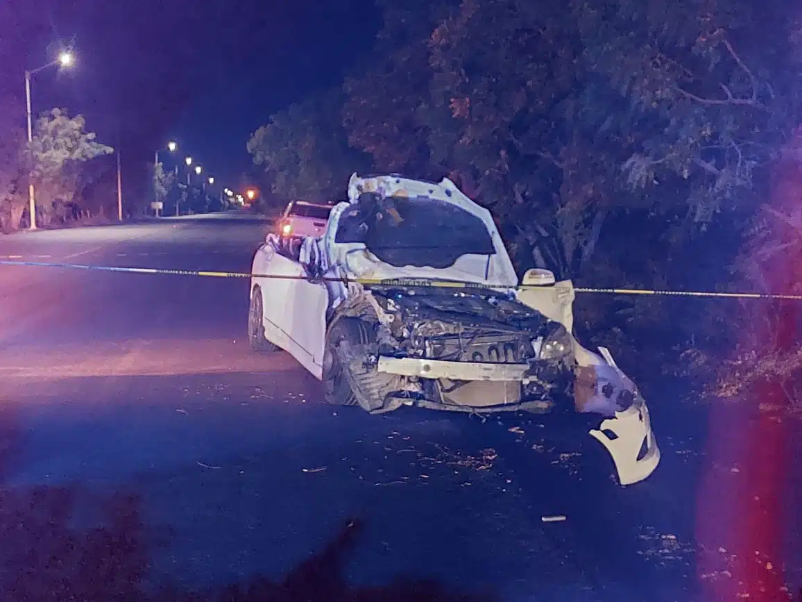 Auto chocado tras accidente en Culiacán