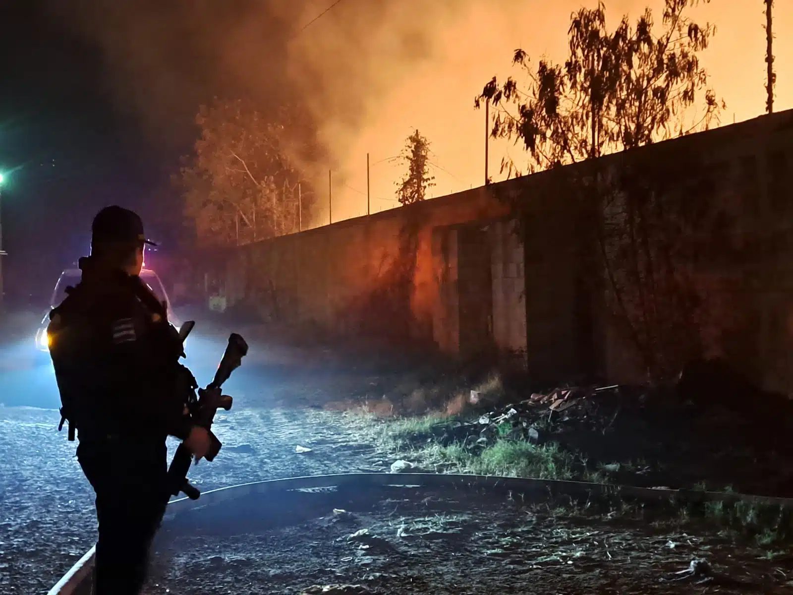 Elementos de Bomberos Culiacán se encargaron de realizar sus labores, así como también se contó con la presencia de elementos de seguridad pública