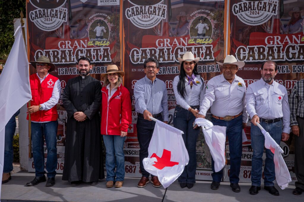 Jinetes participan en Cabalgata 2024 que realiza la Cruz Roja en Guasave. 