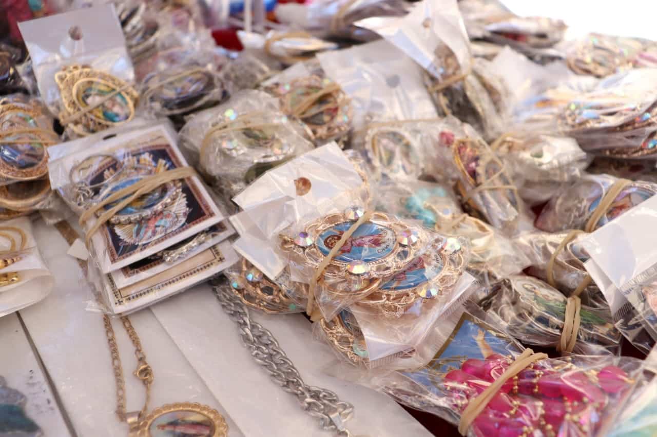 Artículos religiosos en venta