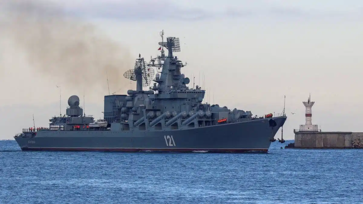 Buque de guerra ruso puerto ubicado del Mar Negro