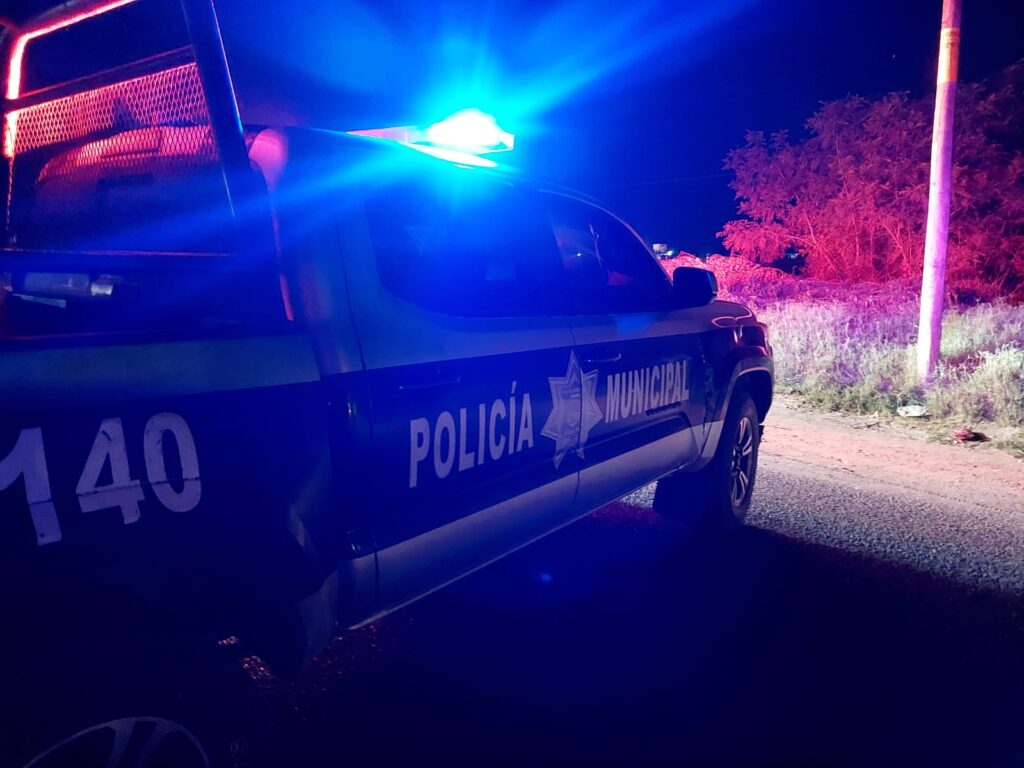 Patrulla de la Policía Municipal sobre la carretera Villa Juárez-Las Puentes