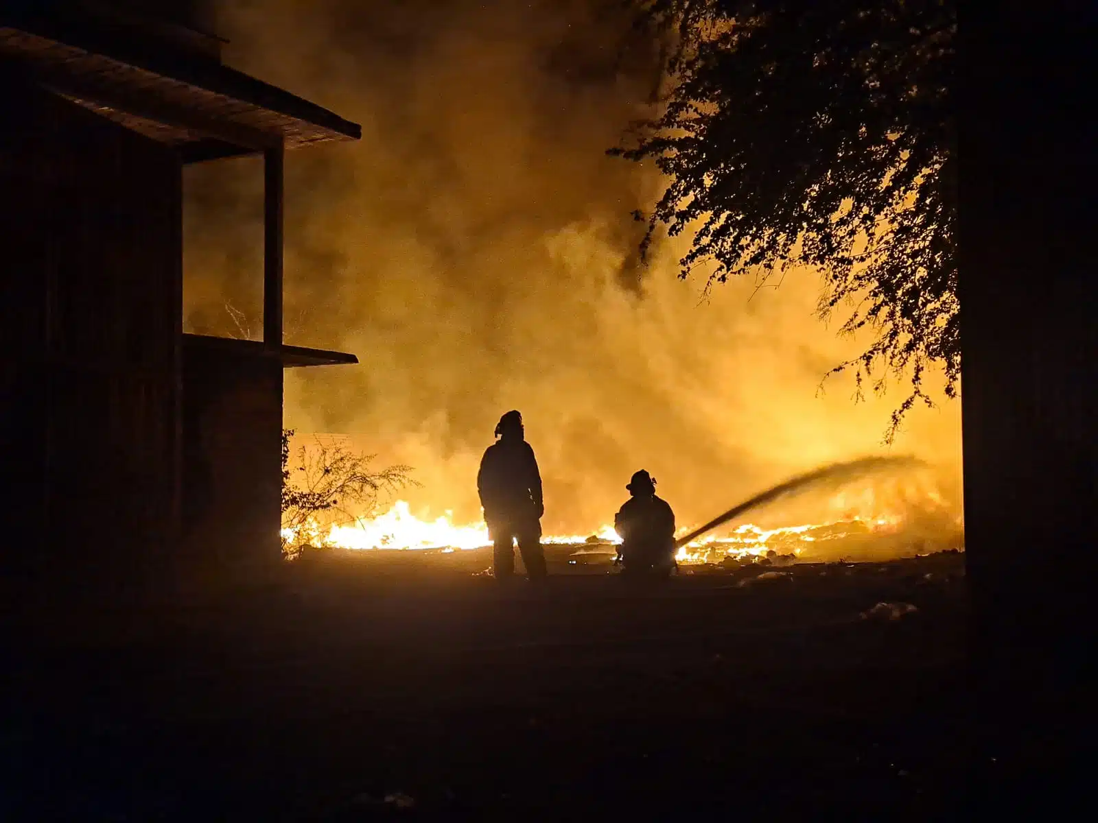 Elementos de Bomberos Culiacán se encargaron de realizar sus labores, así como también se contó con la presencia de elementos de seguridad pública