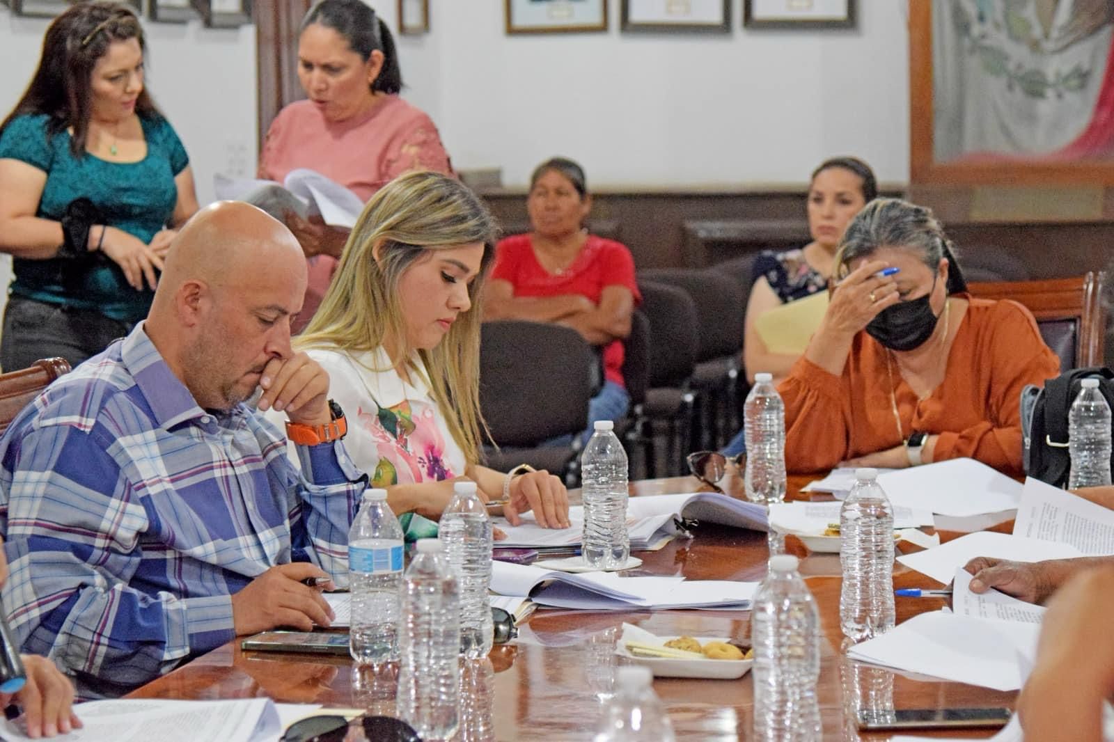 Nombran nuevos miembros del cabildo en El Fuerte.