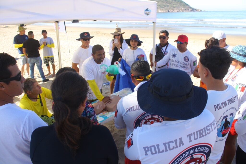 Bomberos estadounidenses capacitando a Policía Acuática en Mazatlán