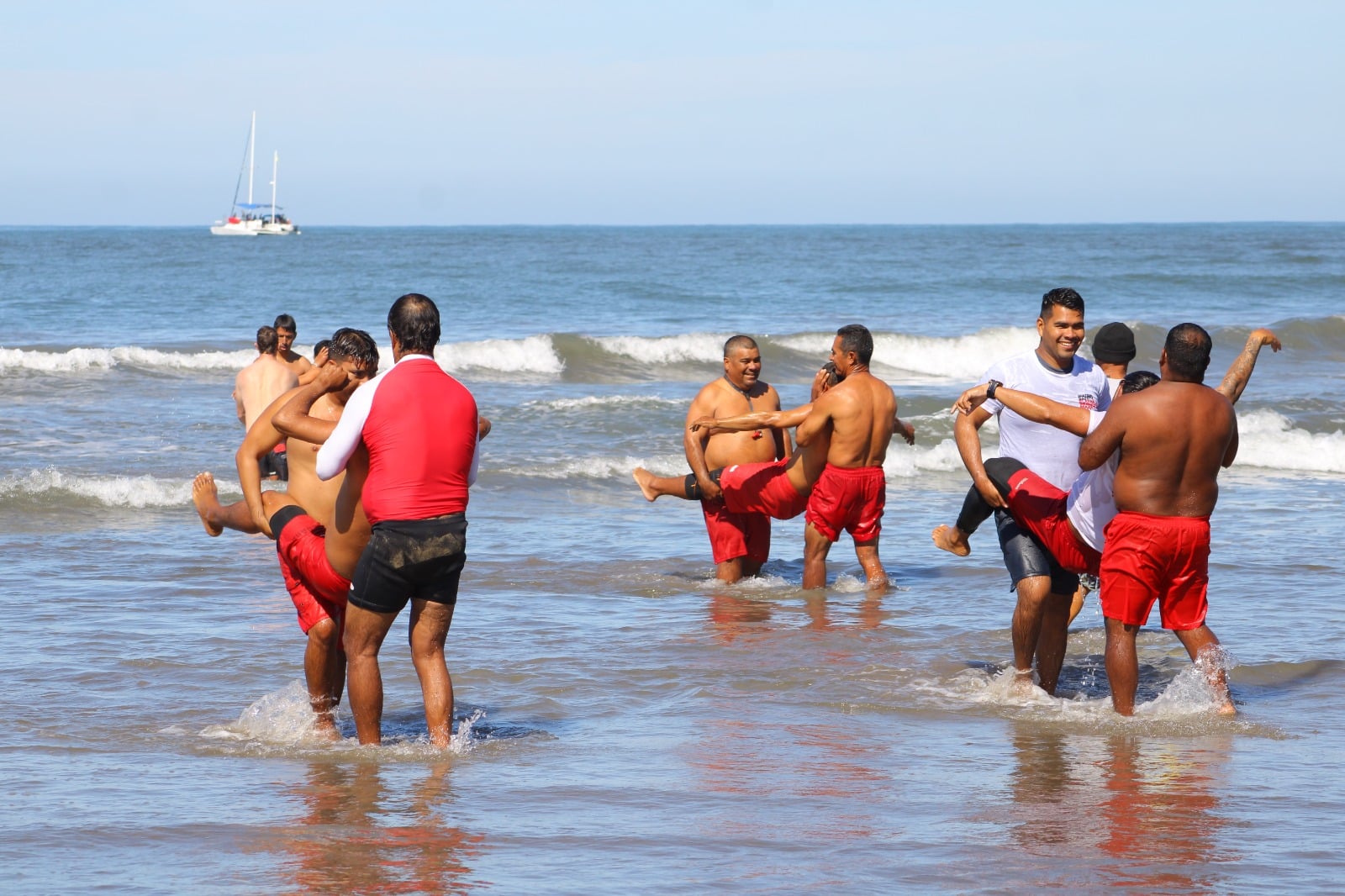 Bomberos estadounidenses capacitando a Policía Acuática en Mazatlán