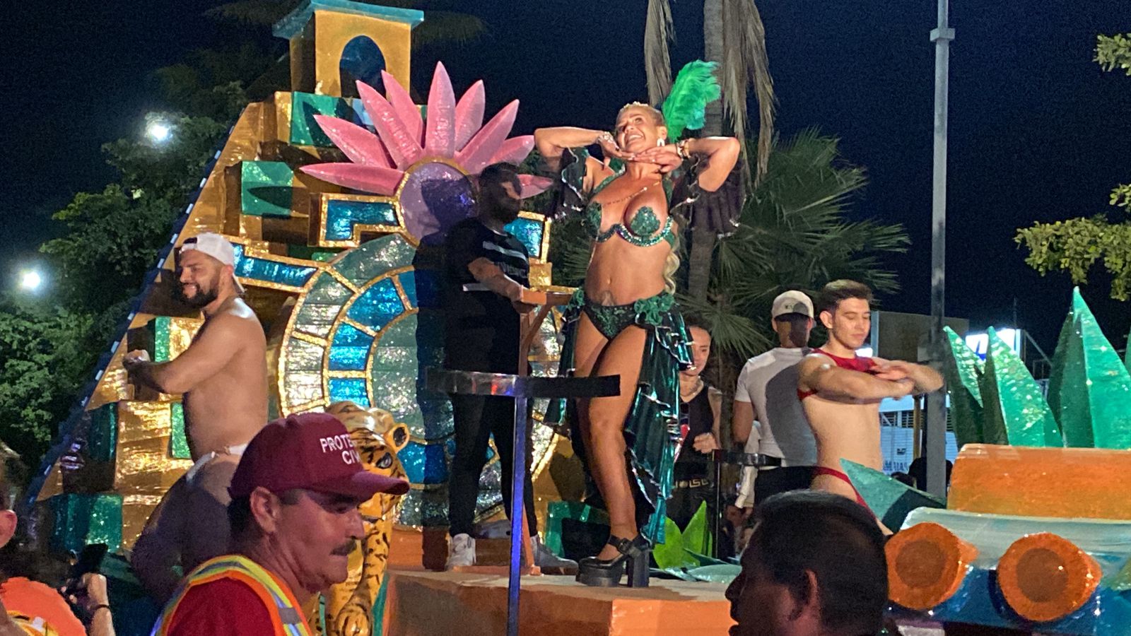 Niurka Marcos en el carnaval de Guasave 2024