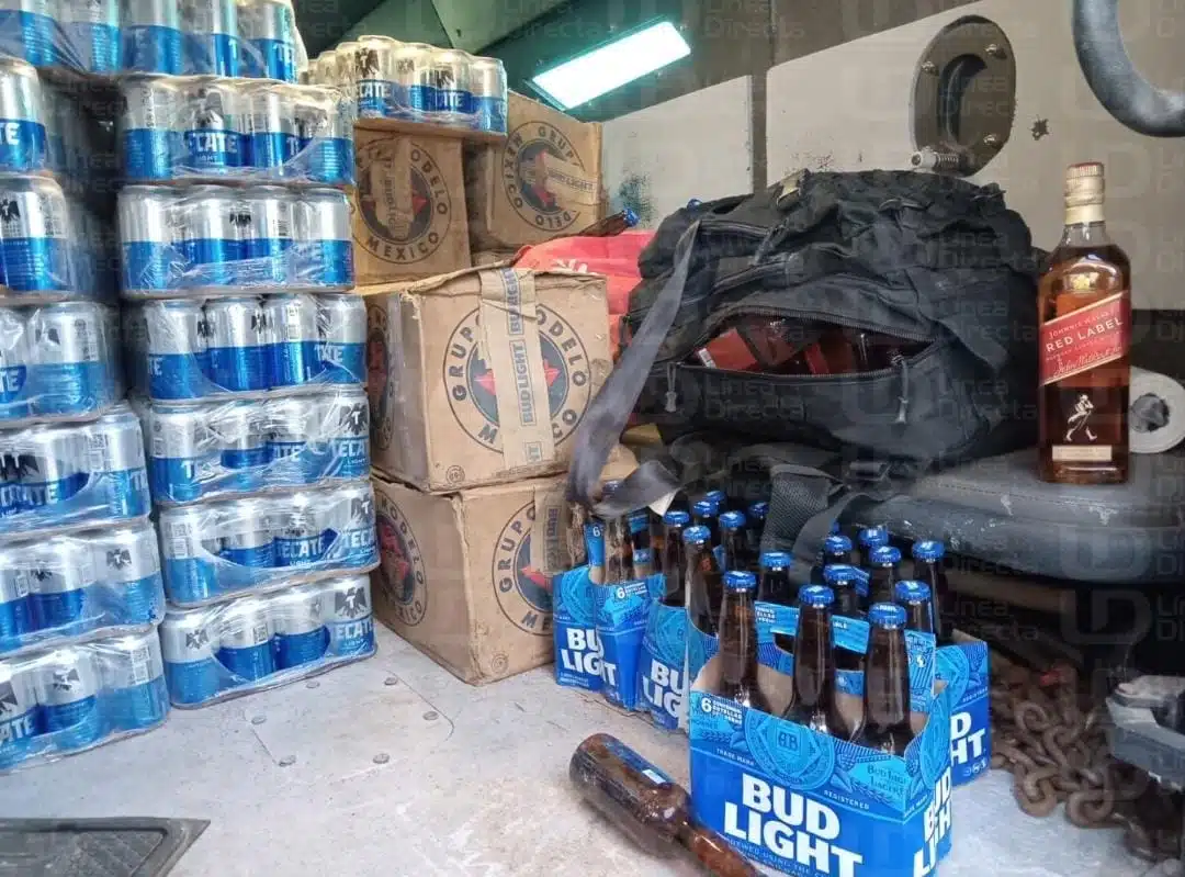 Cajas y charolas de cervezas al interior del Centro Penitenciario de Aguaruto