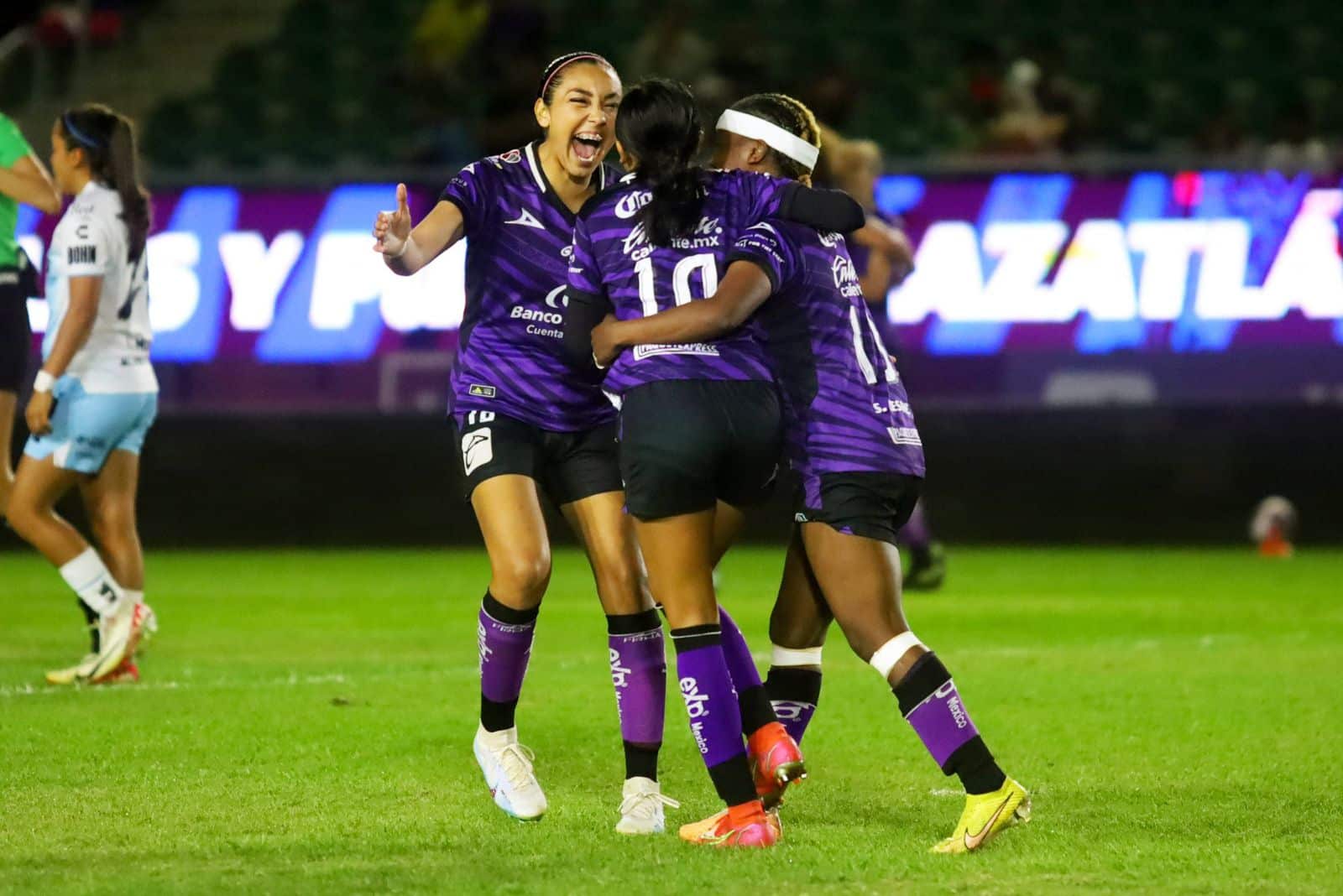 Mazatlán Femenil en el estadio El Encanto