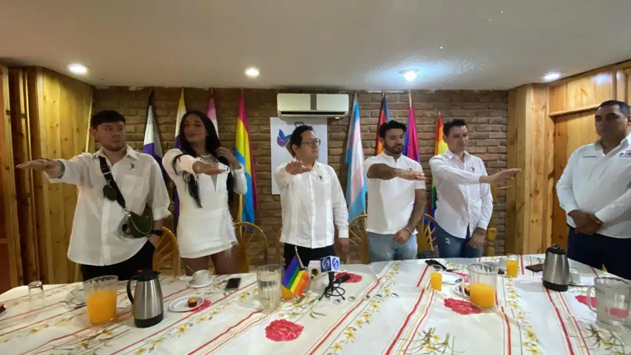 Integrantes del Comité de la Diversidad en Guasave