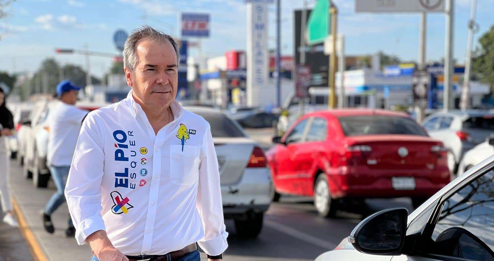 Sergio “Pío” Esquer en uno de sus recorridos de campaña