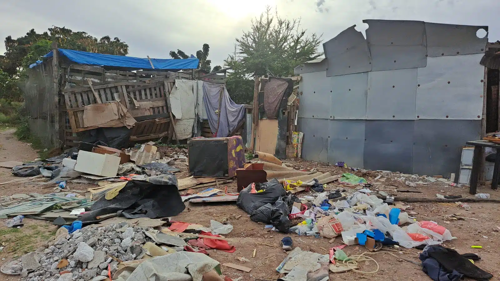 Viviendas demolidas en la invasión Bugambilias La Esperanza