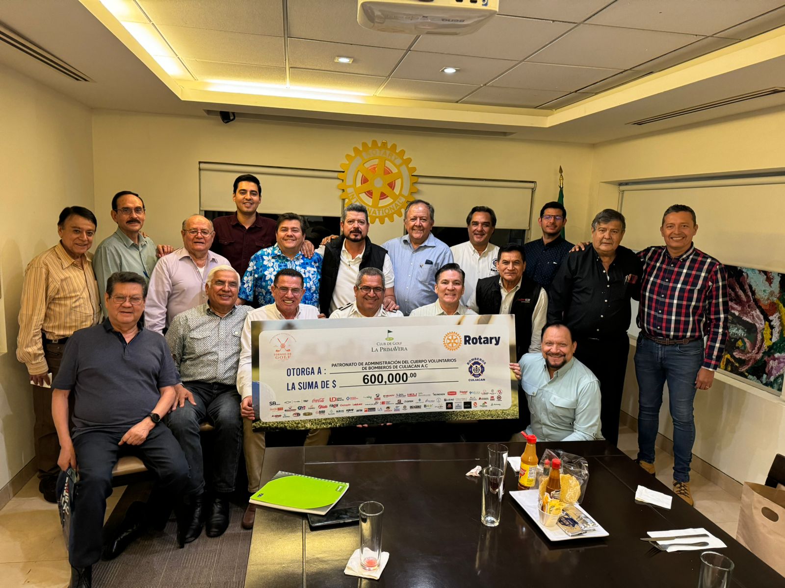 entrega de cheque a patronato de bomberos